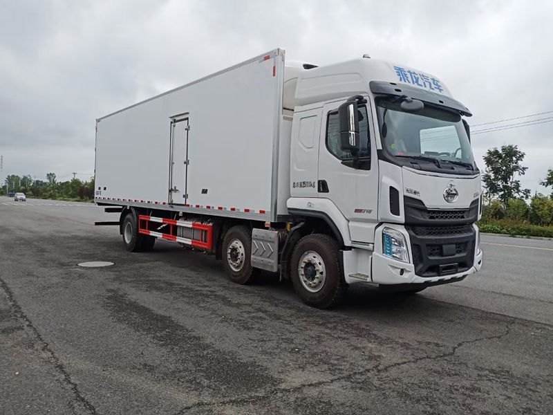 柳汽乘龍小三軸冷藏車(chē)