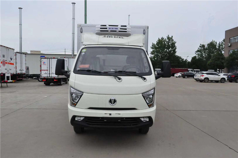 飛碟締途3.8米柴油藏車