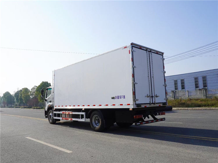 福田歐馬可6.6米冷藏車(chē)