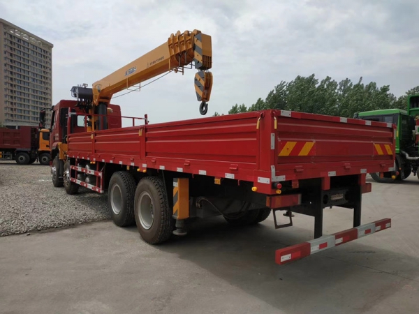 柳汽前四后八隨車吊全面面市