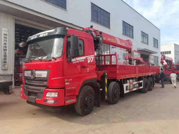 東風(fēng)暢行D7前四后八三一14噸吊機(jī)