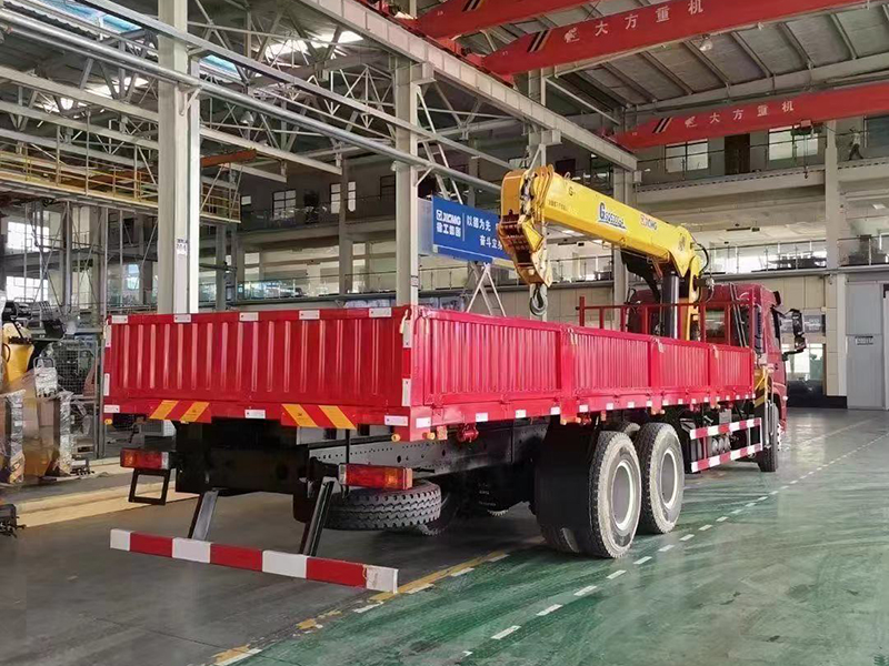 陜汽軒德后八輪