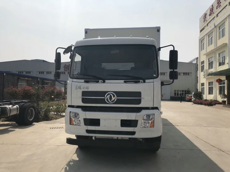 天錦8.6米(14.8噸)氣體廂式車(chē)