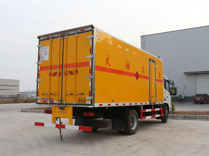 天錦6米2(9.9噸)爆破器材車