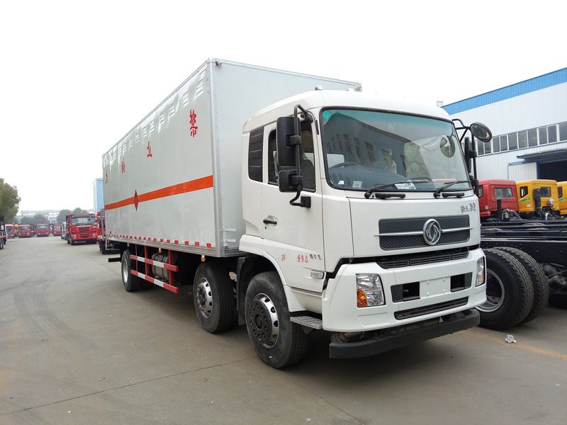 東風天錦8.6米(14.8噸)液體廂式車